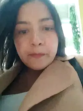 Earth_001 – webcam model profile photo Image 2