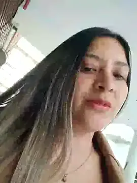 Earth_001 – webcam model profile photo Image 3