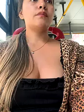 Earth_001 – webcam model profile photo Image 4