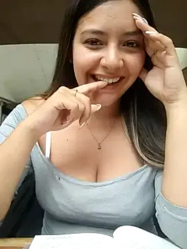 Earth_001 – webcam model profile photo Image 6