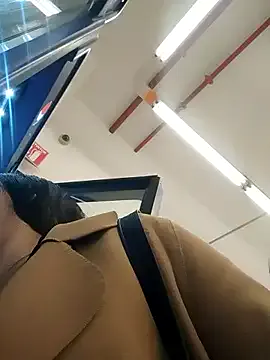 Earth_001 – webcam model profile photo Image 7