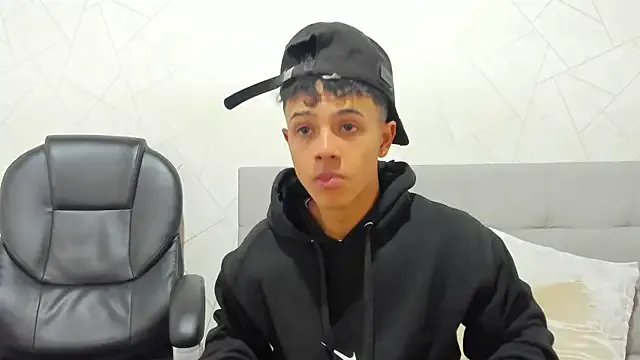 seraphine23 – webcam model profile photo Image 2