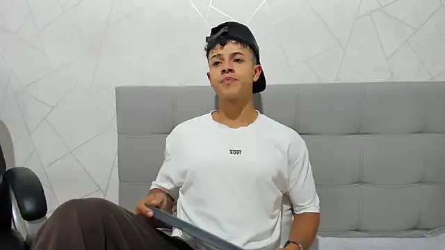 seraphine23 – webcam model profile photo Image 4