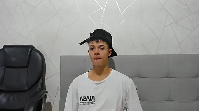 seraphine23 – webcam model profile photo Image 5