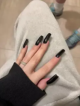 yess_kiki – webcam model profile photo Image 2