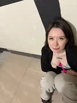 yess_kiki – webcam model profile photo Image 6