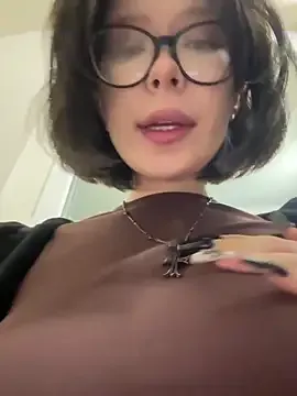 yess_kiki – webcam model profile photo Image 8