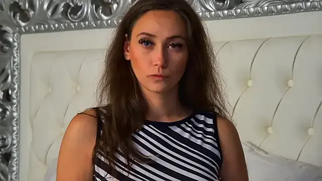 ami_sweet_18 – webcam model profile photo Image 12