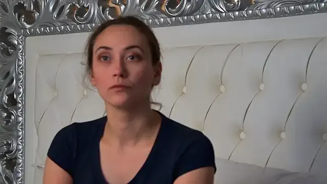 ami_sweet_18 – webcam model profile photo Image 3