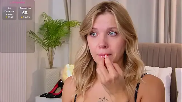 stacyfoxi – webcam model profile photo Image 4