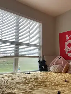 roouse – webcam model profile photo Image 3