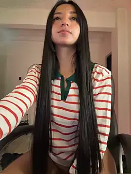 sarakinsly – webcam model profile photo Image 5