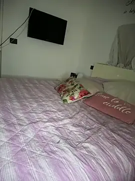 Earth_001 – webcam model profile photo Image 7