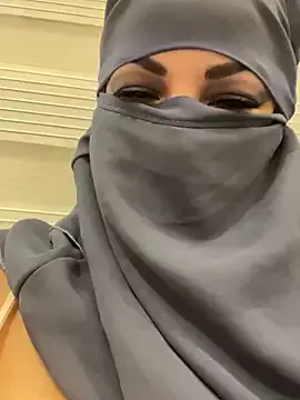 Earth_001 – webcam model profile photo Image 2