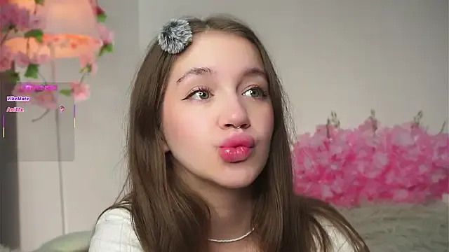 NORA_NEKO_2_2 – webcam model profile photo Image 17