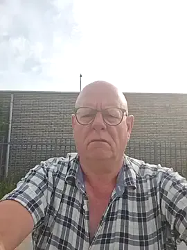 bisexualmilf – webcam model profile photo Image 10