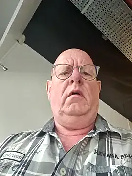 bisexualmilf – webcam model profile photo Image 11