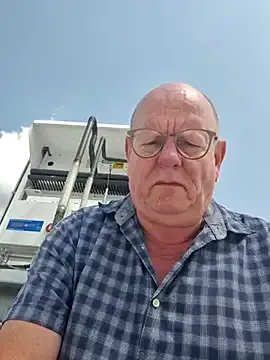 bisexualmilf – webcam model profile photo Image 15