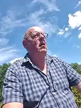 bisexualmilf – webcam model profile photo Image 9