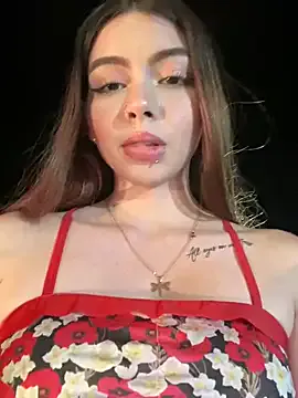 synne_glows – webcam model profile photo Image 15