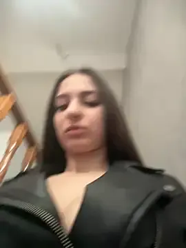 roouse – webcam model profile photo Image 15