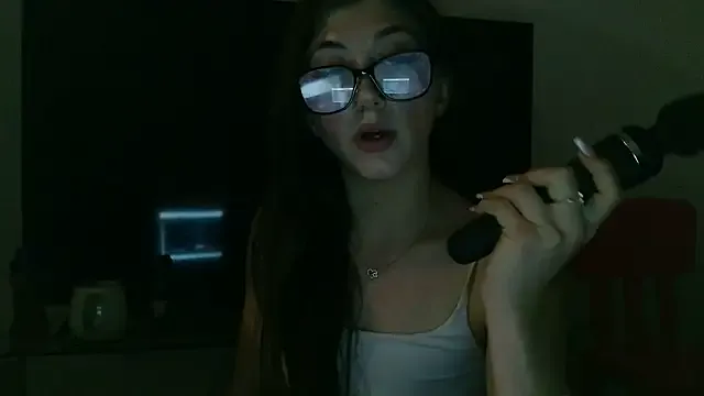 Shy_girl69 – webcam model profile photo Image 2