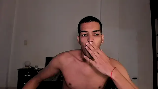 little_show_sexy – webcam model profile photo Image 9