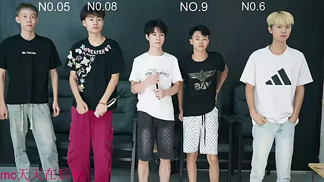 Charlotte_18 – webcam model profile photo Image 3