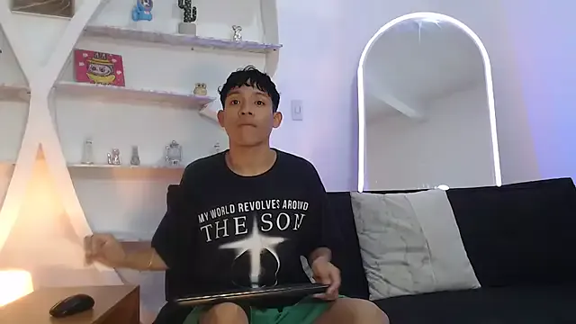 starvingo2002 – webcam model profile photo Image 15