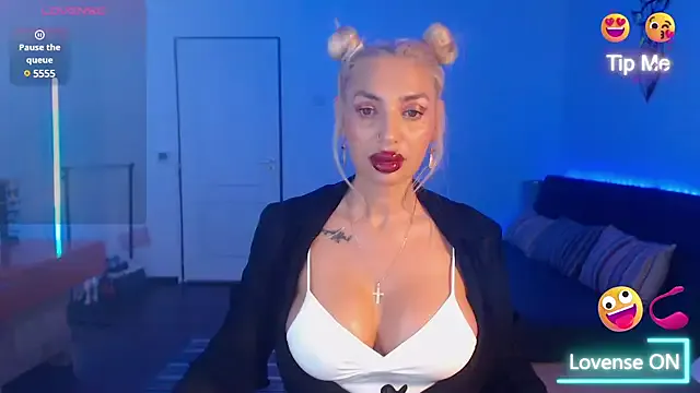 roouse – webcam model profile photo Image 12