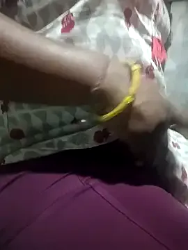 QYBOYS-001 – webcam model profile photo Image 7