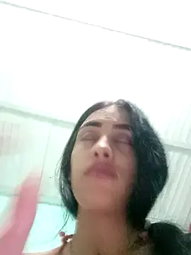 roouse – webcam model profile photo Image 10