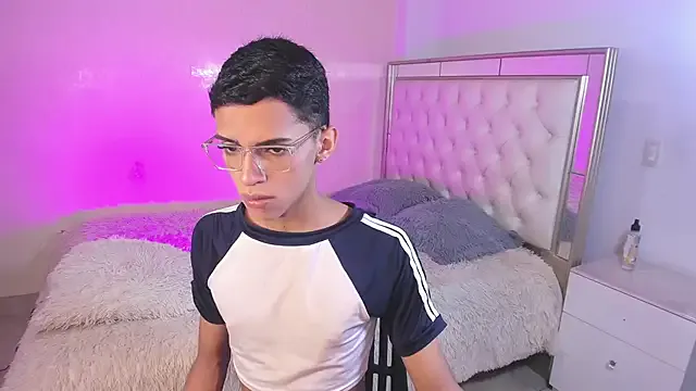 trainwithme – webcam model profile photo Image 14