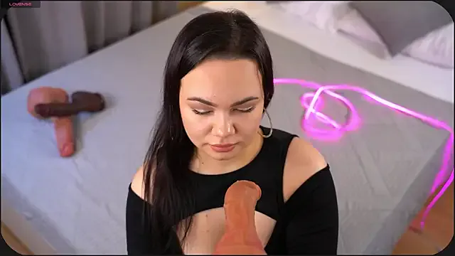 alizavigneau – webcam model profile photo Image 6