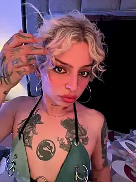 Earth_001 – webcam model profile photo Image 10