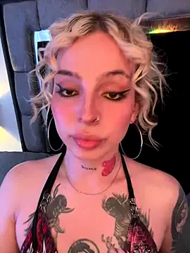 Earth_001 – webcam model profile photo Image 13