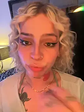 Earth_001 – webcam model profile photo Image 16