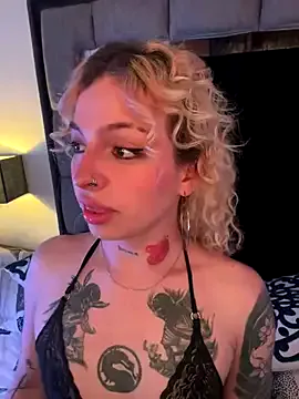 Earth_001 – webcam model profile photo Image 4