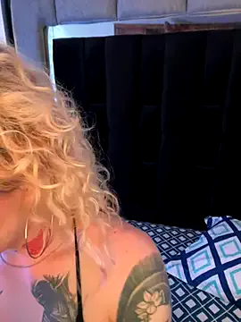 Earth_001 – webcam model profile photo Image 7