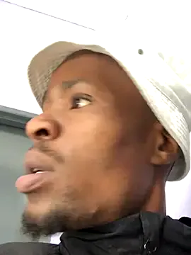 CarmeloA – webcam model profile photo Image 2