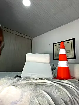 roouse – webcam model profile photo Image 17