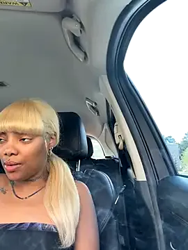 elizabethennals – webcam model profile photo Image 10