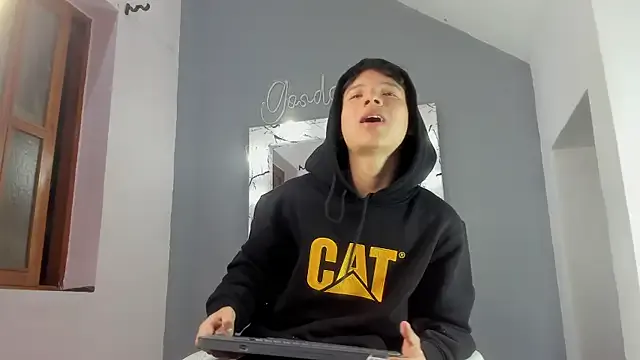 cutetous – webcam model profile photo Image 8