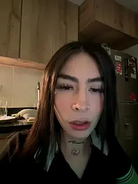 zui_lu – webcam model profile photo Image 15