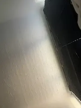 QYBOYS-001 – webcam model profile photo Image 4