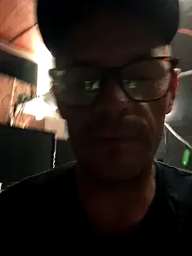 QYBOYS-001 – webcam model profile photo Image 4