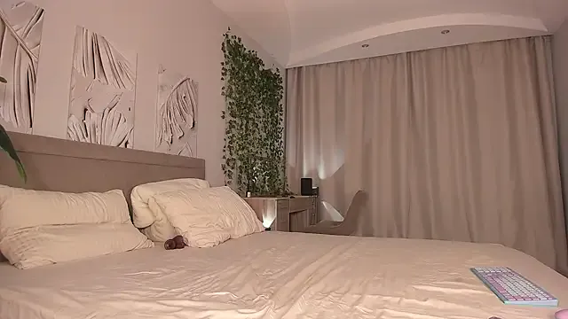 tilliecristello – webcam model profile photo Image 13