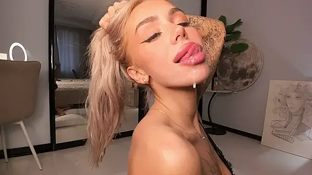 tilliecristello – webcam model profile photo Image 7