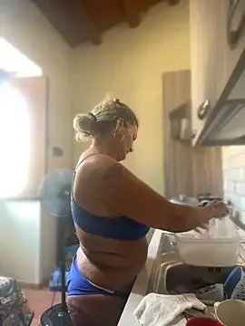 little_show_sexy – webcam model profile photo Image 5