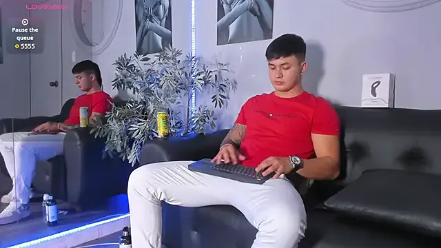 dimamozaev400 – webcam model profile photo Image 5